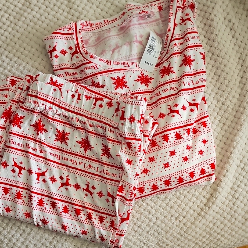 La Vie En Rose Red and White Pajama Set with Nordic Pattern